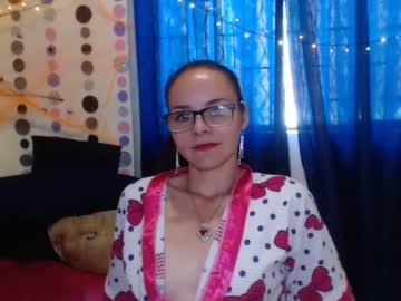 molly_cas chaturbate